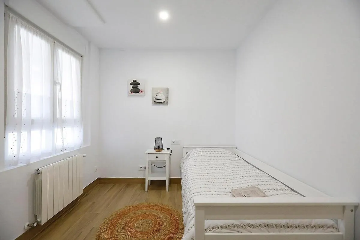 Modern Apartment Well Connected San Sebastián
